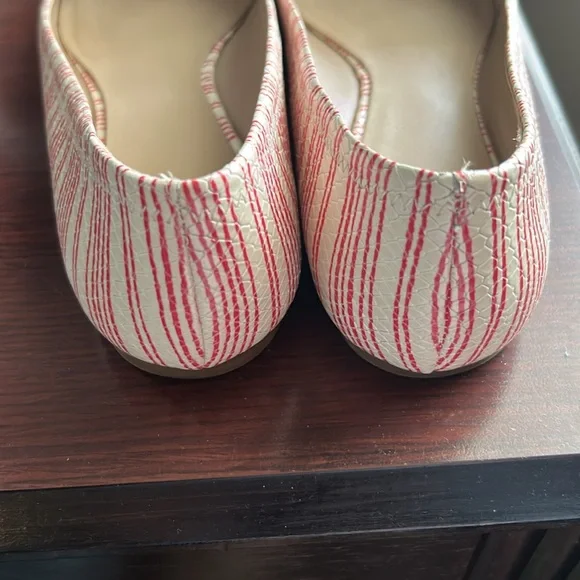 Beautiful leather summer flats by Tory Burch. Size 8M. Red and beige. - Picture 7 of 7